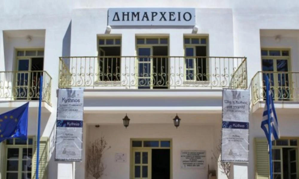 Κωμικοτραγικό περιστατικό στην Κύθνο-Λήστεψαν το άδειο χρηματοκιβώτιο του δημαρχείο
